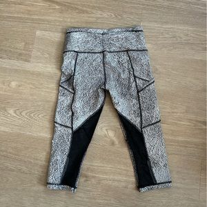 Lululemon Grey Crop Leggings with Pocket size 4